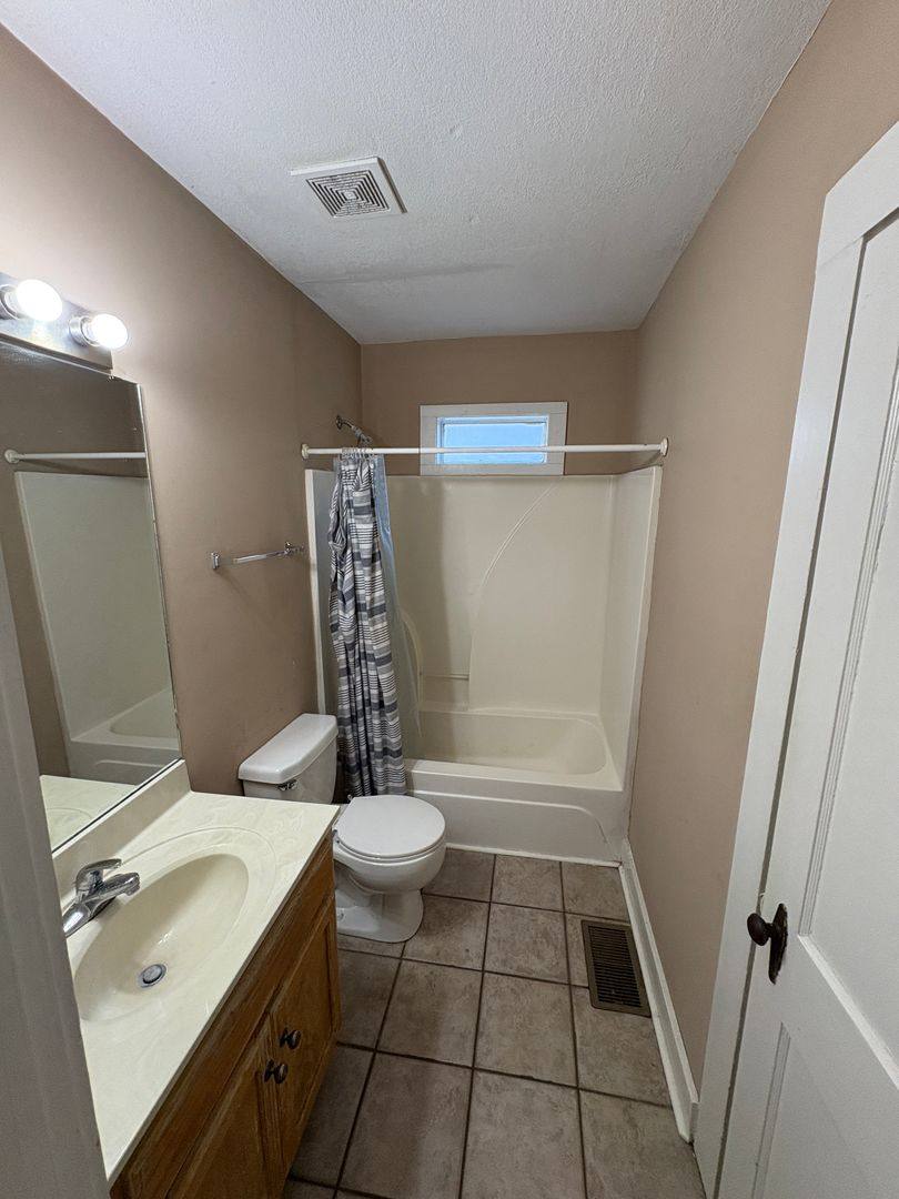 Apartment for rent at 710 Cabell Dr, Bowling Green, KY 42102