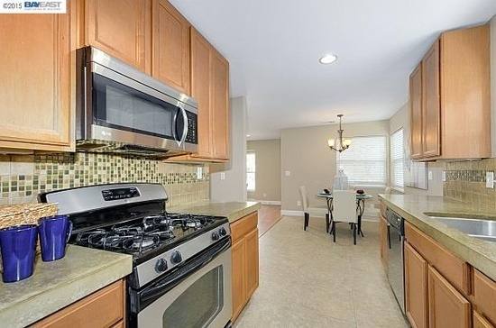 Apartment for rent at 655 N St, Livermore, CA 94551
