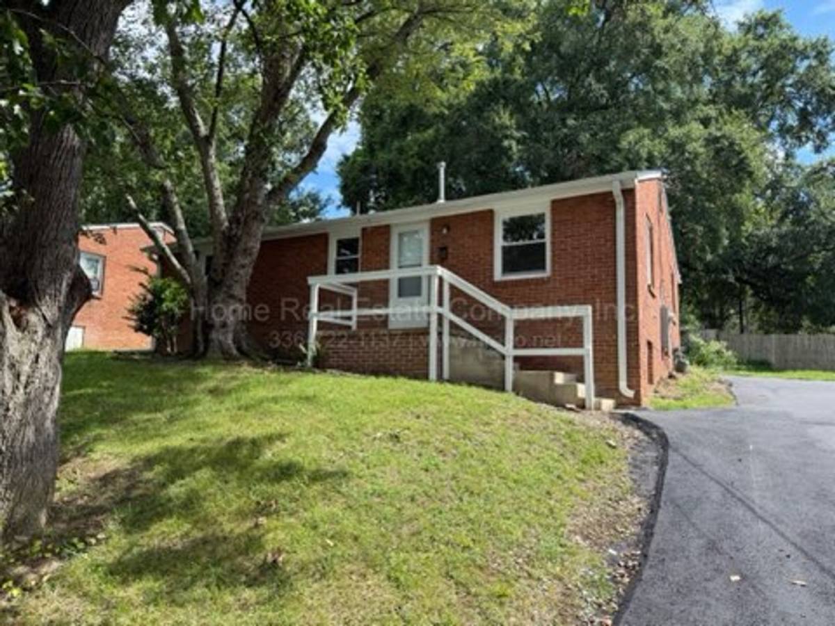 Apartment for rent at 828 W Eighth St, Winston Salem, NC 27101