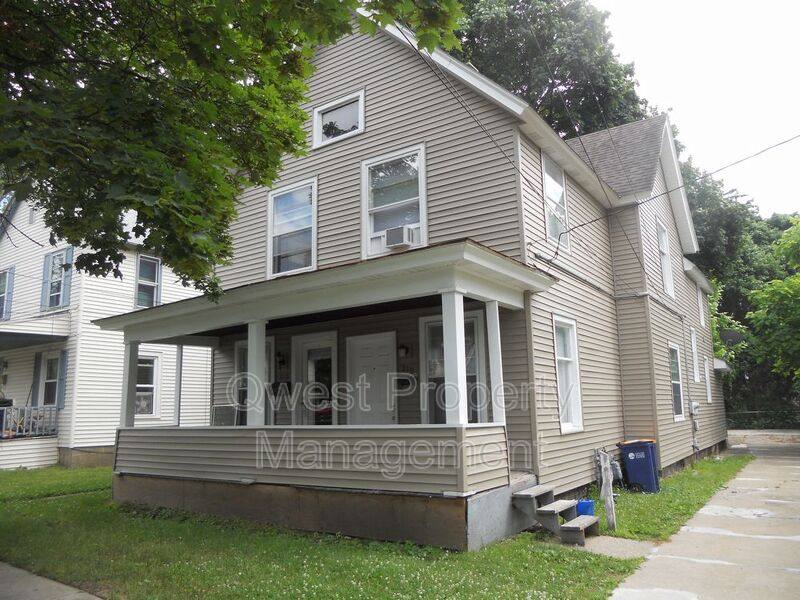Townhouse for rent at 216 Travis NE, Grand Rapids, MI 49505