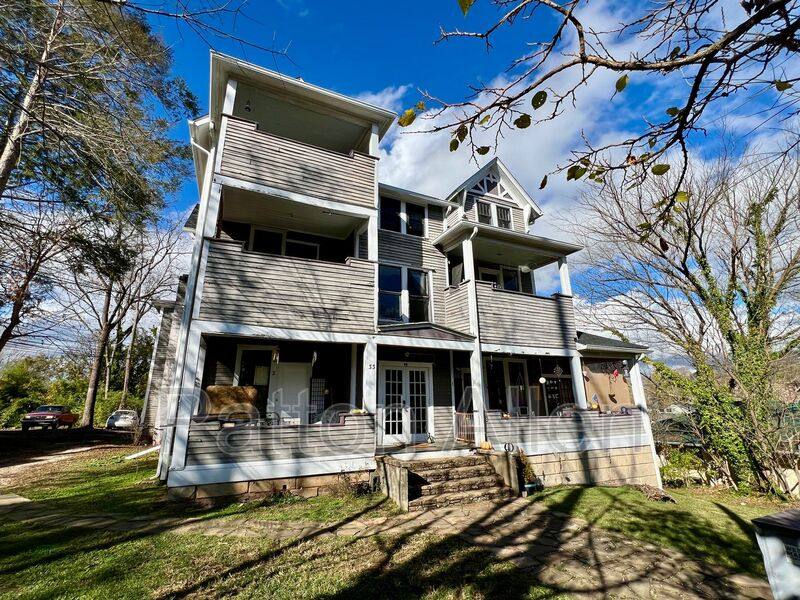 Apartment for rent at 33 Starnes Ave #8, Asheville, NC 28801