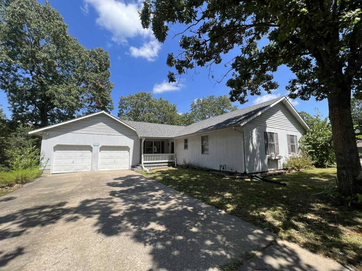 House for rent at 1701 Hickory Hills Dr, Joplin, MO 64801