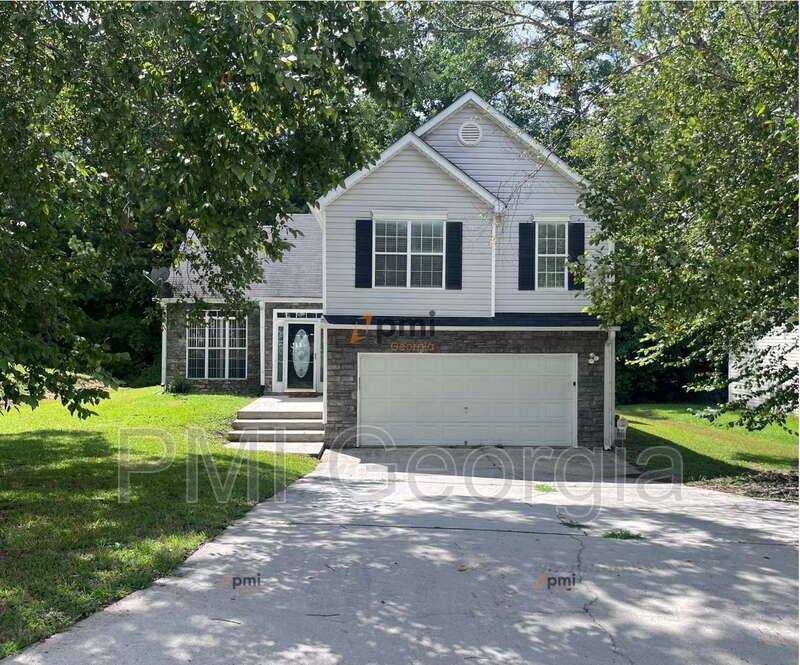 House for rent at 9511 Rollinghills Dr, Jonesboro, GA 30238