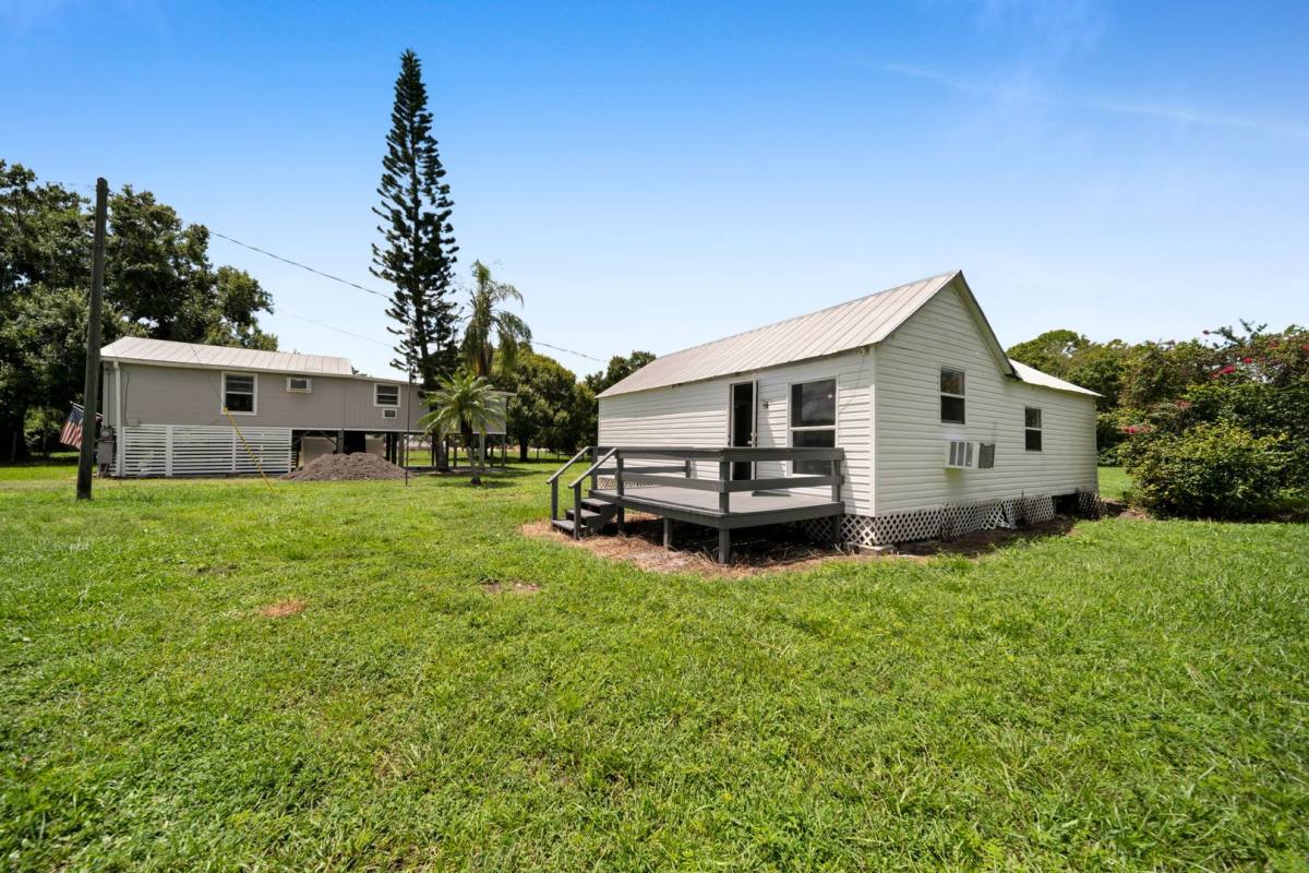 Apartment for rent at 2950 Packinghouse Rd, Alva, FL 33920