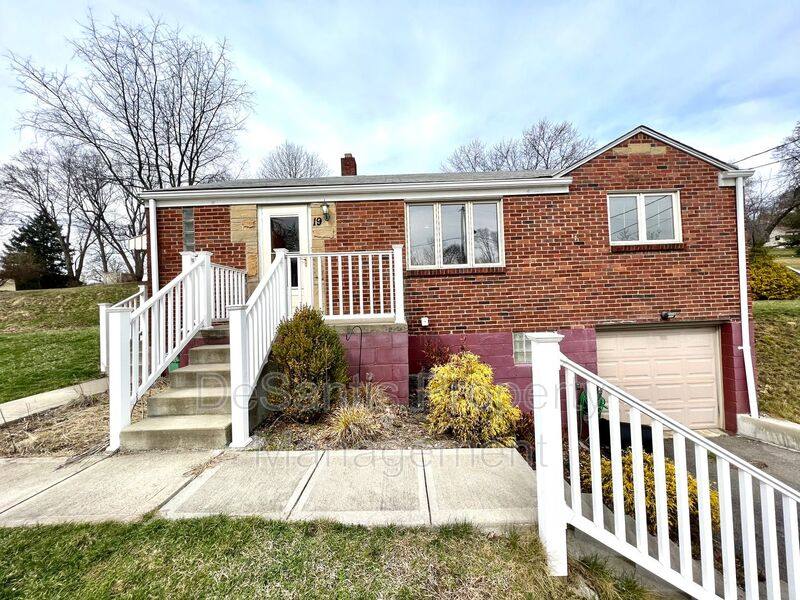 House for rent at 19 Kenwood Dr, Coraopolis, PA 15108