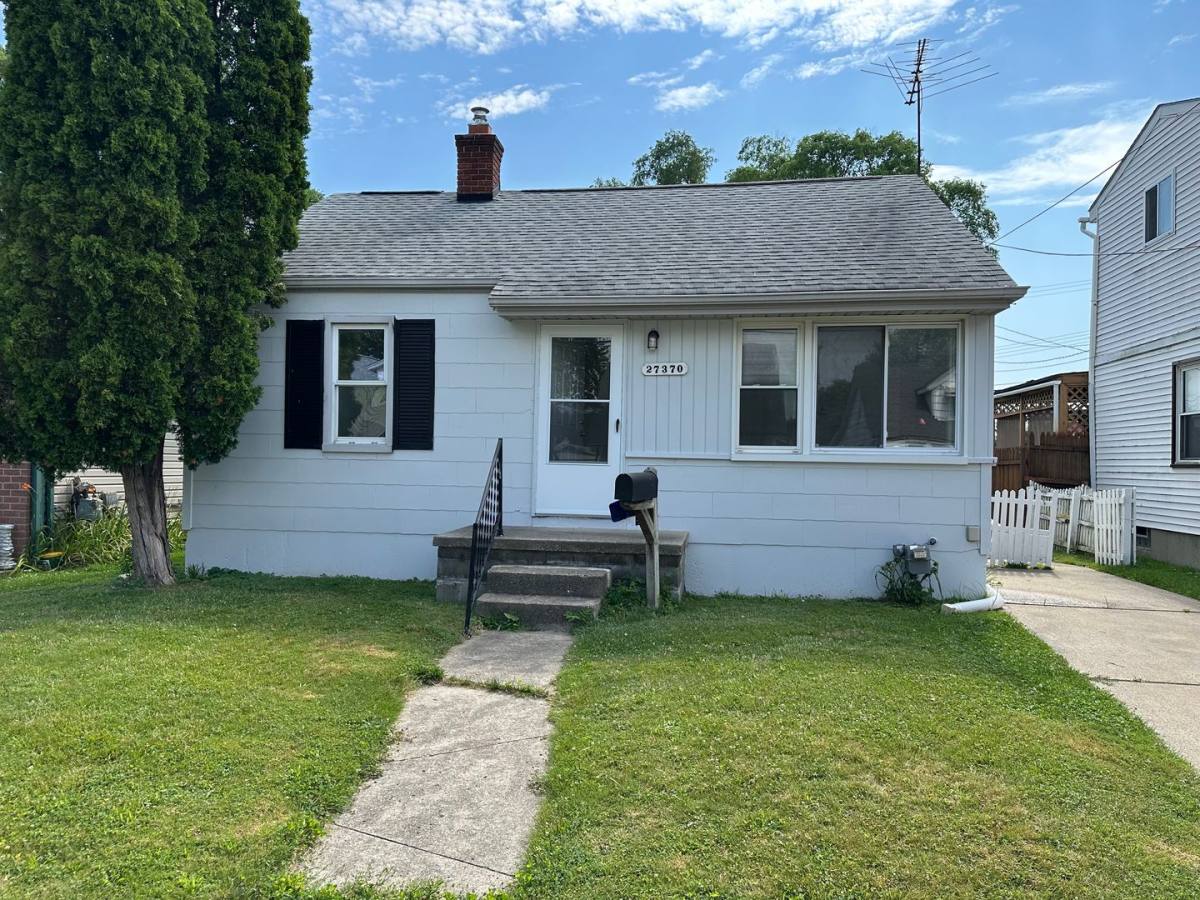 House for rent at 27370 Pinehurst, Roseville, MI 48066