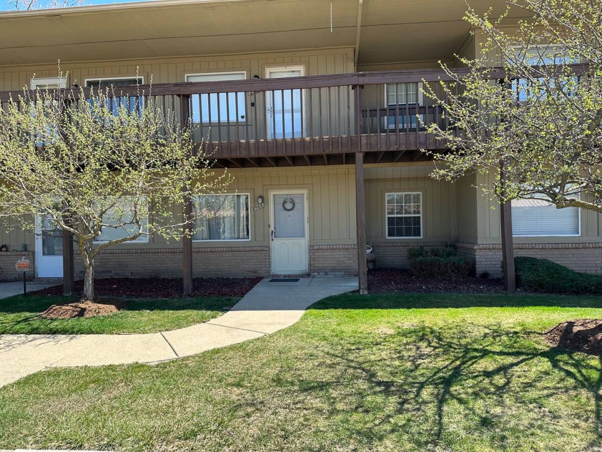 Apartment for rent at 25652 Lira Lane, Warren, MI 48089