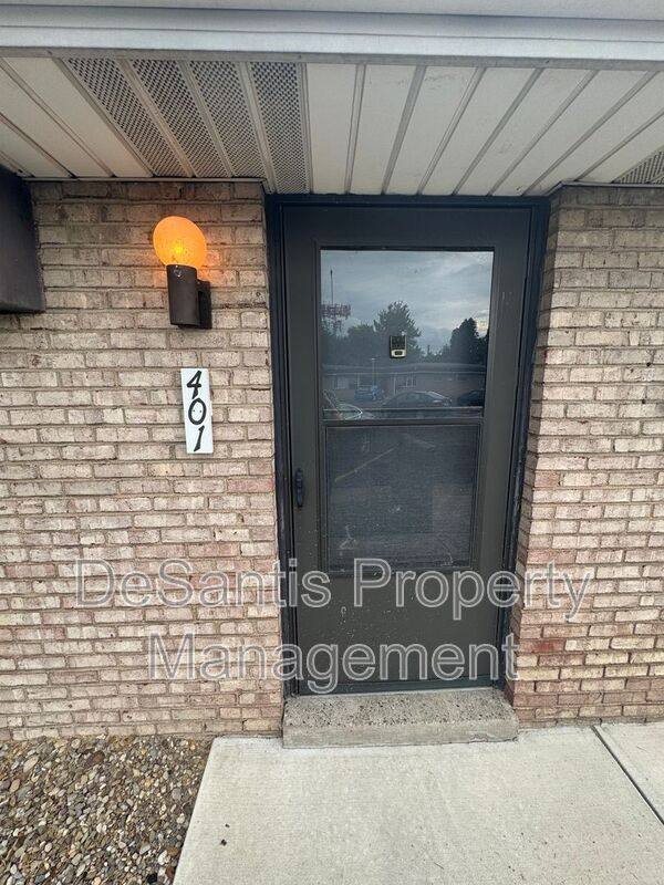 Apartment for rent at 401 Lunar Lane, Coraopolis, PA 15108