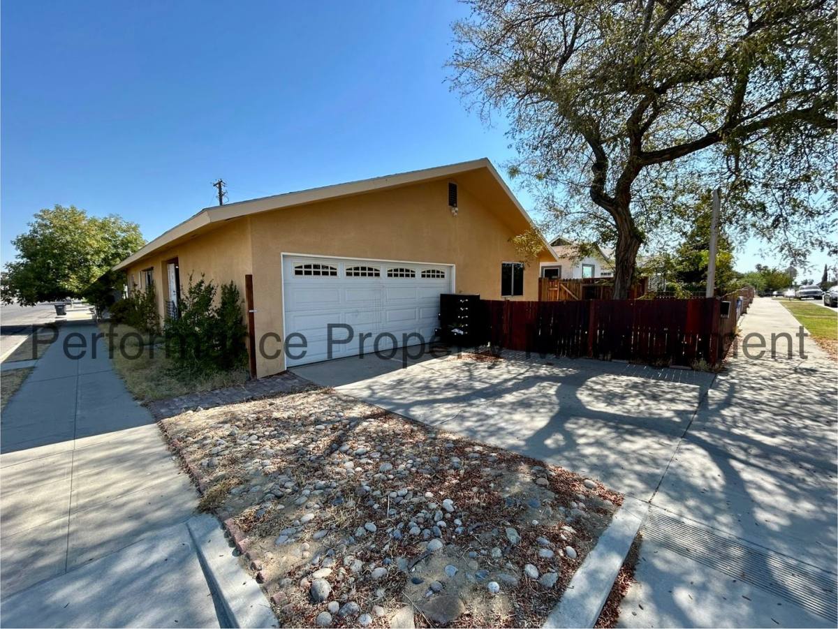 House for rent at 328 Warren St, Taft, CA 93268