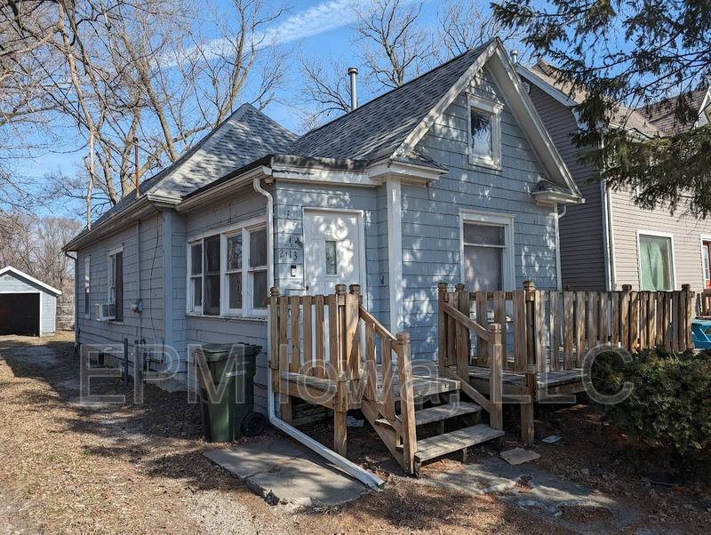 House for rent at 2113 Mulberry St, Waterloo, IA 50703