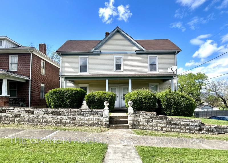House for rent at 642 Elm Ave SE -B, Roanoke, VA 24013