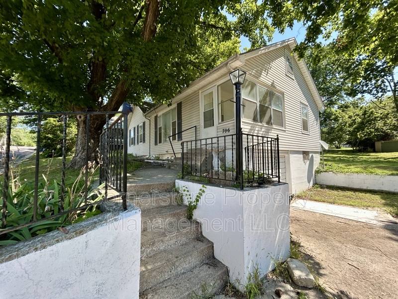 House for rent at 706 Locust St, Eudora, KS 66025