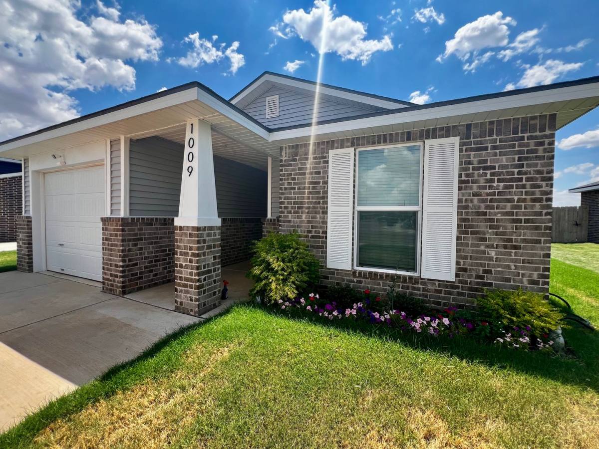 House for rent at 1009 E 21st St, Wolfforth, TX 79382