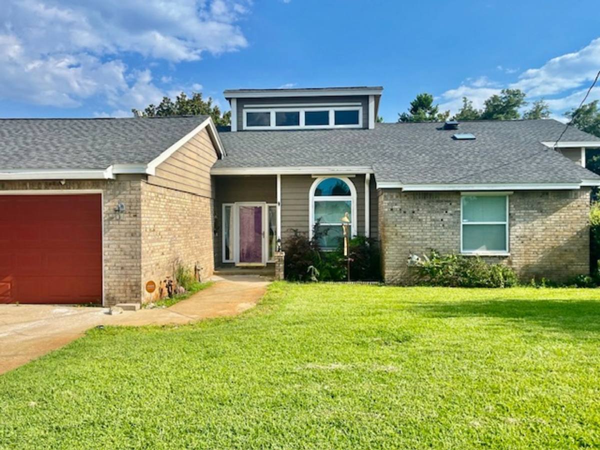 House for rent at 833 Linda Dr, Mary Esther, FL 32569