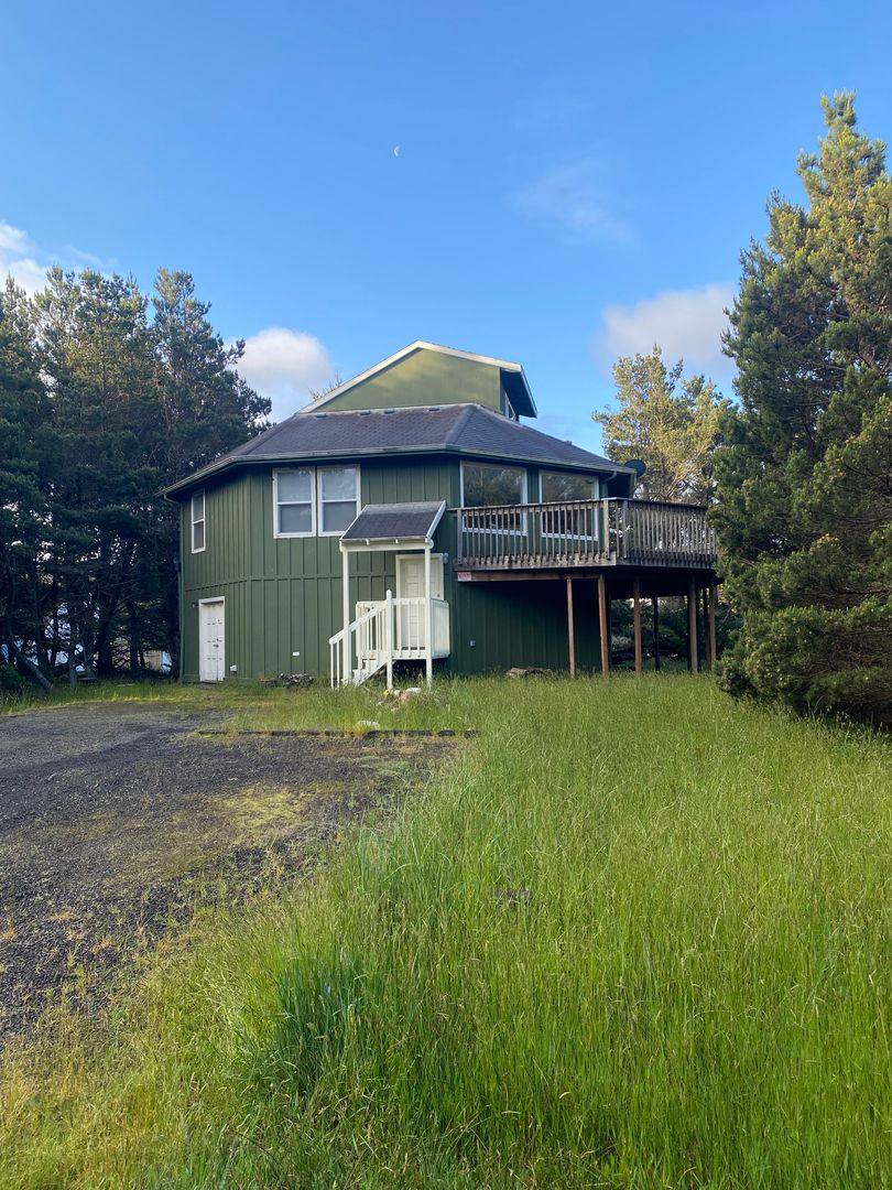 House for rent at 305 6th St NW, Long Beach, WA 98631