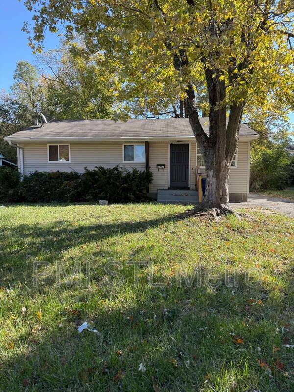 House for rent at 10736 Spring Garden Dr, Saint Louis, MO 63137