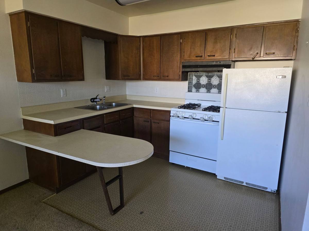 Apartment for rent at 202 N Douglas St, Elk Point, SD 57025