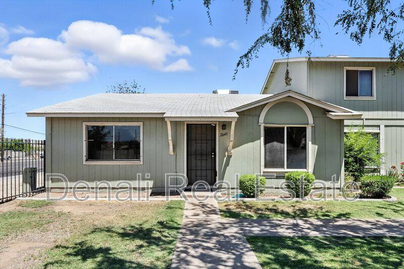 Townhouse for rent at 2645 W Elm St, Phoenix, AZ 85017