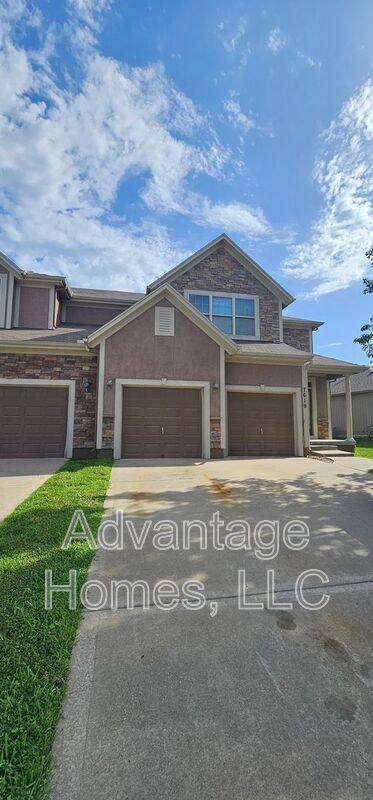 House for rent at 7619 McCoy St, Lenexa, KS 66227