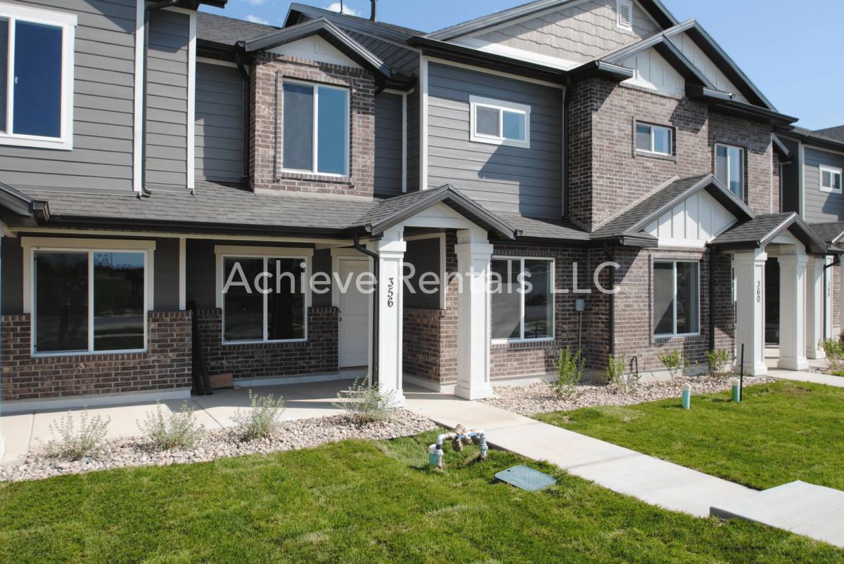 Townhouse for rent at 360 E 2075 N, Logan, UT 84341