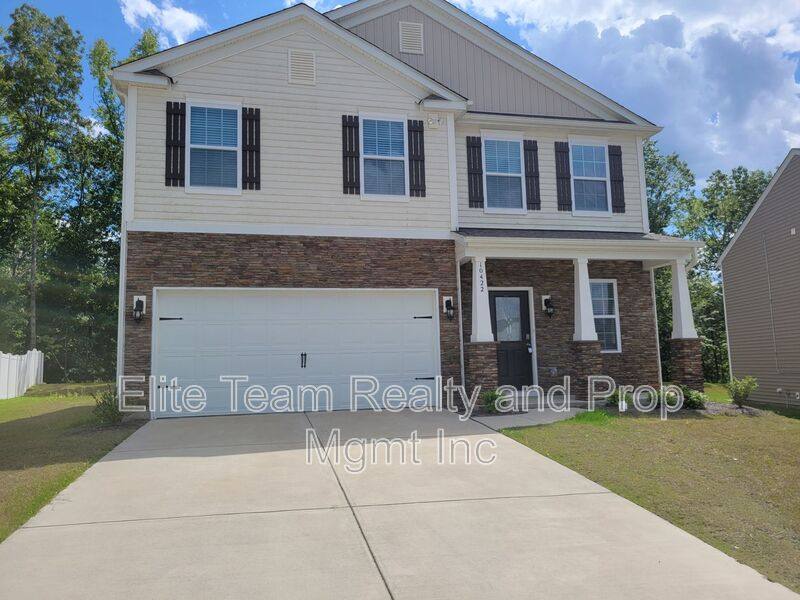 House for rent at 10422 Bradstreet Commons Way, Charlotte, NC 28215