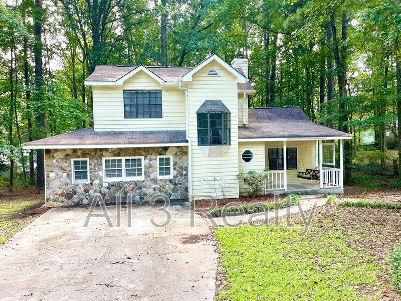 House for rent at 415 Hillsdale Dr, Fayetteville, GA 30214