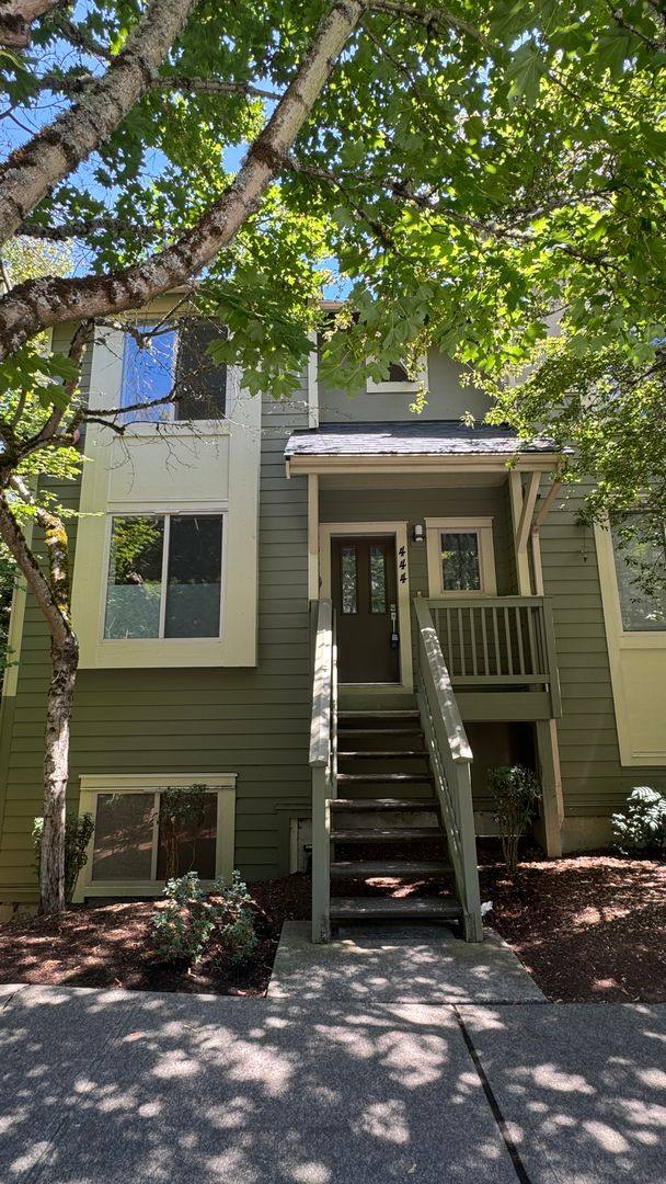Townhouse for rent at 444 Shangrila Way NW, Issaquah, WA 98027