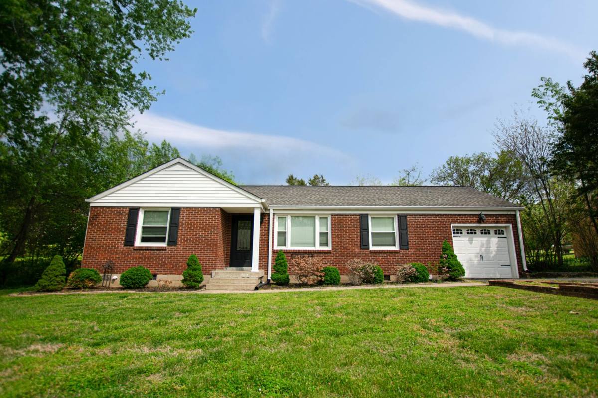 House for rent at 1715 Valley Rd, Clarksville, TN 37043
