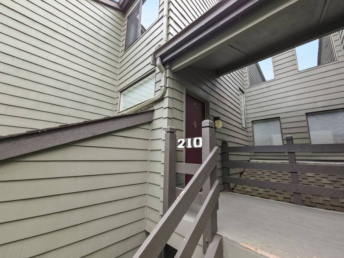 Condo for rent at 6 Lake Bellevue Dr #210, Bellevue, WA 98005