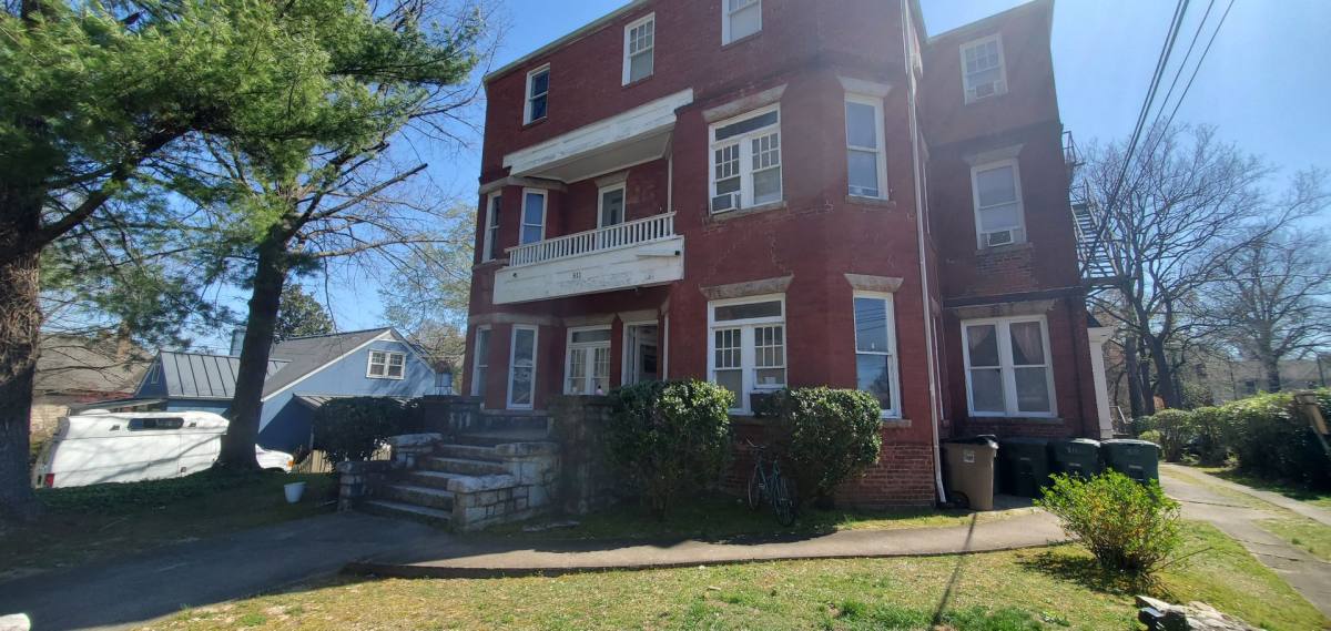 Apartment for rent at 811 Walker Ave, Greensboro, NC 27403