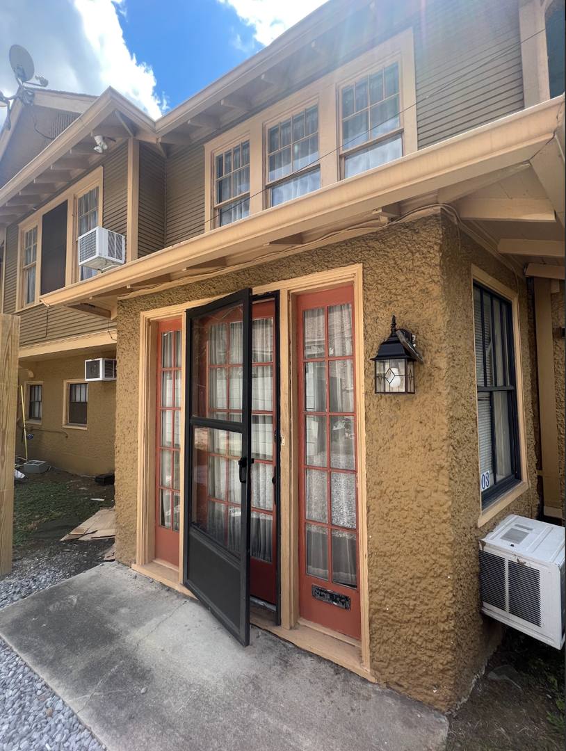 Apartment for rent at 1601 Broadway St, New Orleans, LA 70118