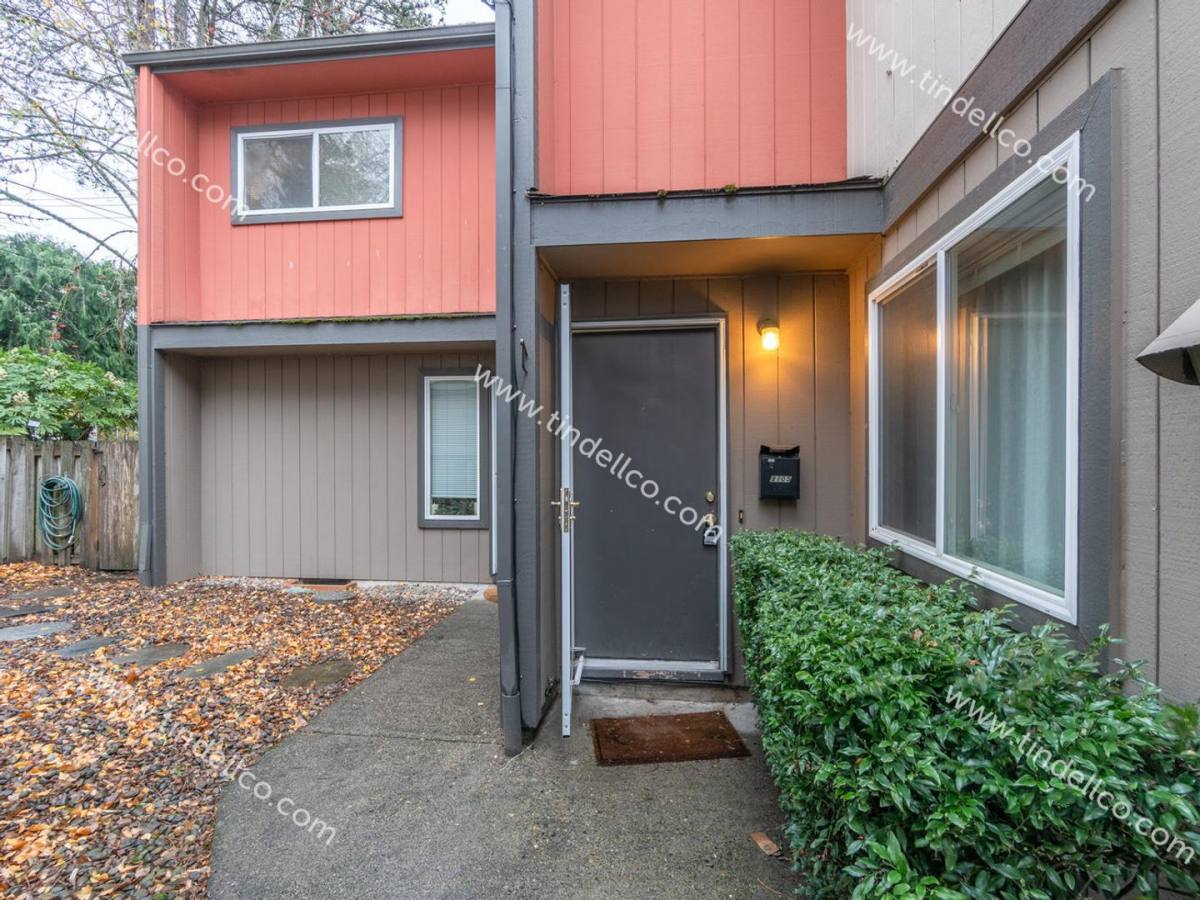 Townhouse for rent at 8101-8113 SW 34th Ave, Portland, OR 97219