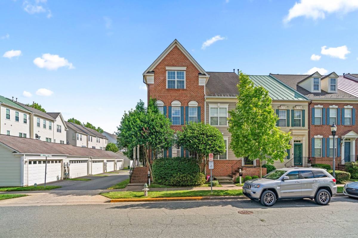 Townhouse for rent at 10 Golden Ash Way, Gaithersburg, MD 20878
