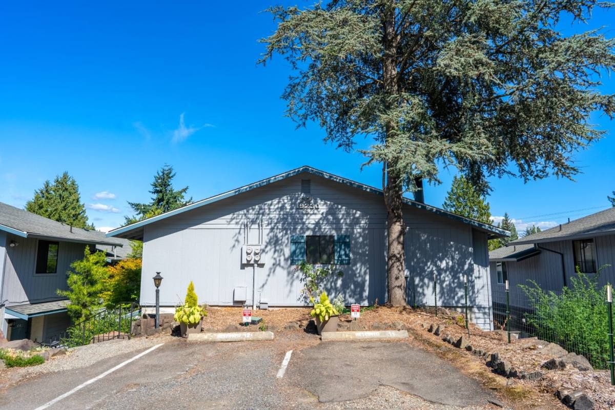 Townhouse for rent at 19230 15th Ave NE, Seattle, WA 98155