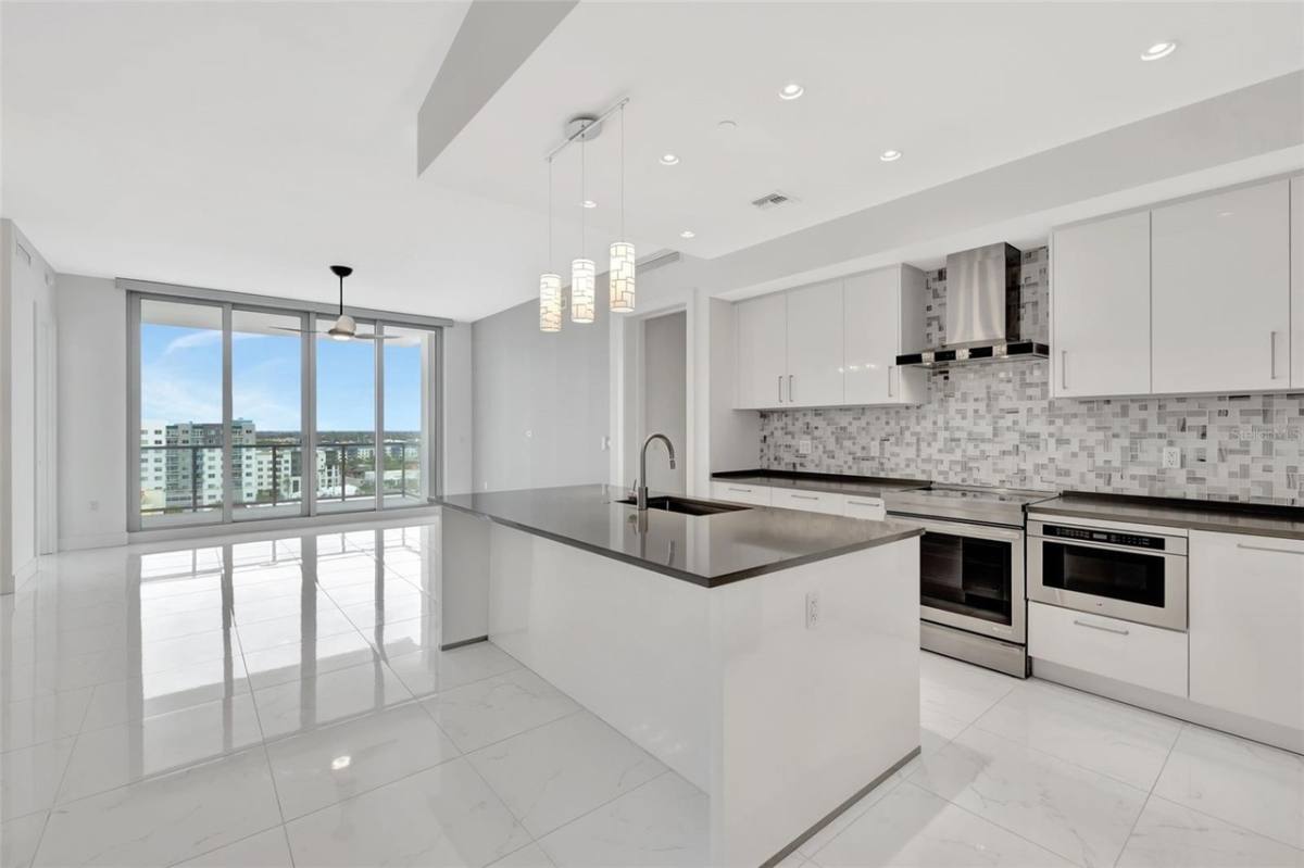 Condo for rent at 11 S Pineapple Ave, Sarasota, FL 34236
