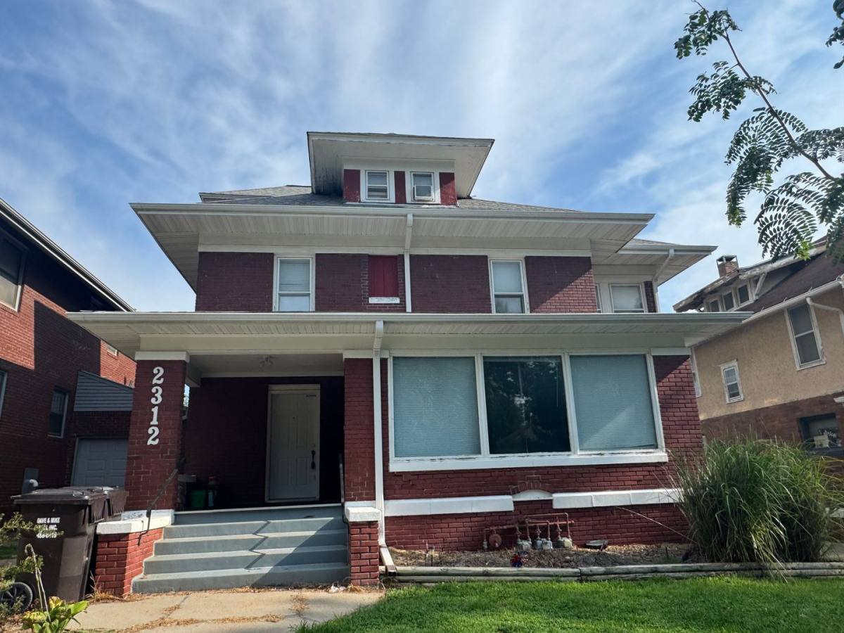Apartment for rent at 2312 Washington Ave, Lincoln, NE 68502