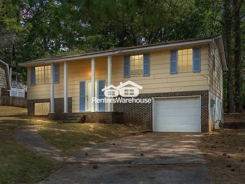 House for rent at 2321 Stonewood Dr, Birmingham, AL 35215