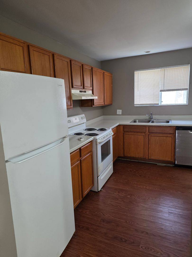 Apartment for rent at 2314 W Nichols Rd, Arlington Heights, IL 60004