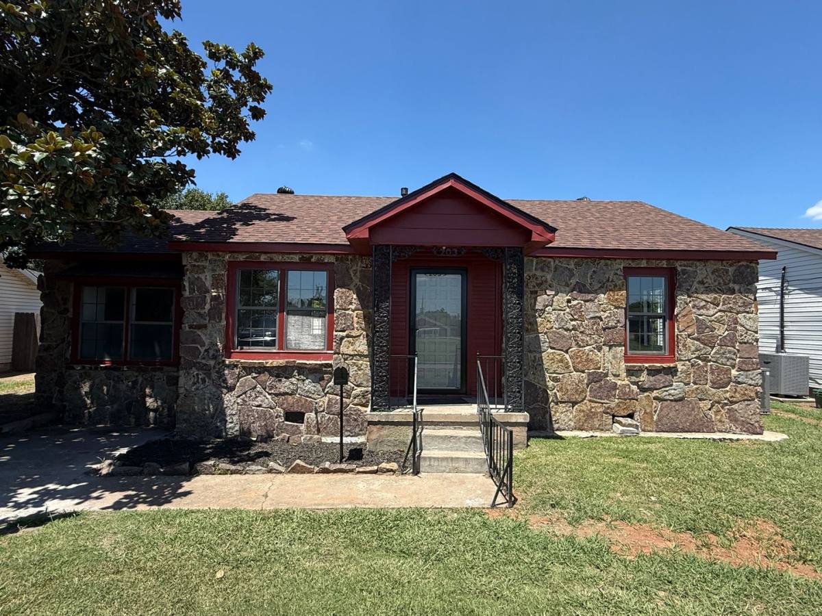 House for rent at 203 W Dale St, Norman, OK 73069