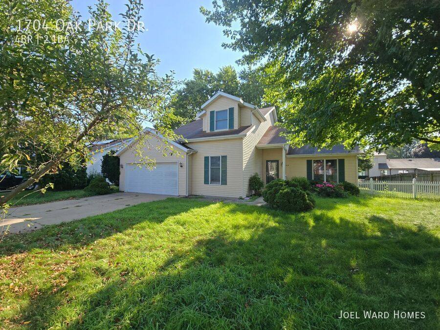 House for rent at 1704 Oak Park Dr, Champaign, IL 61822