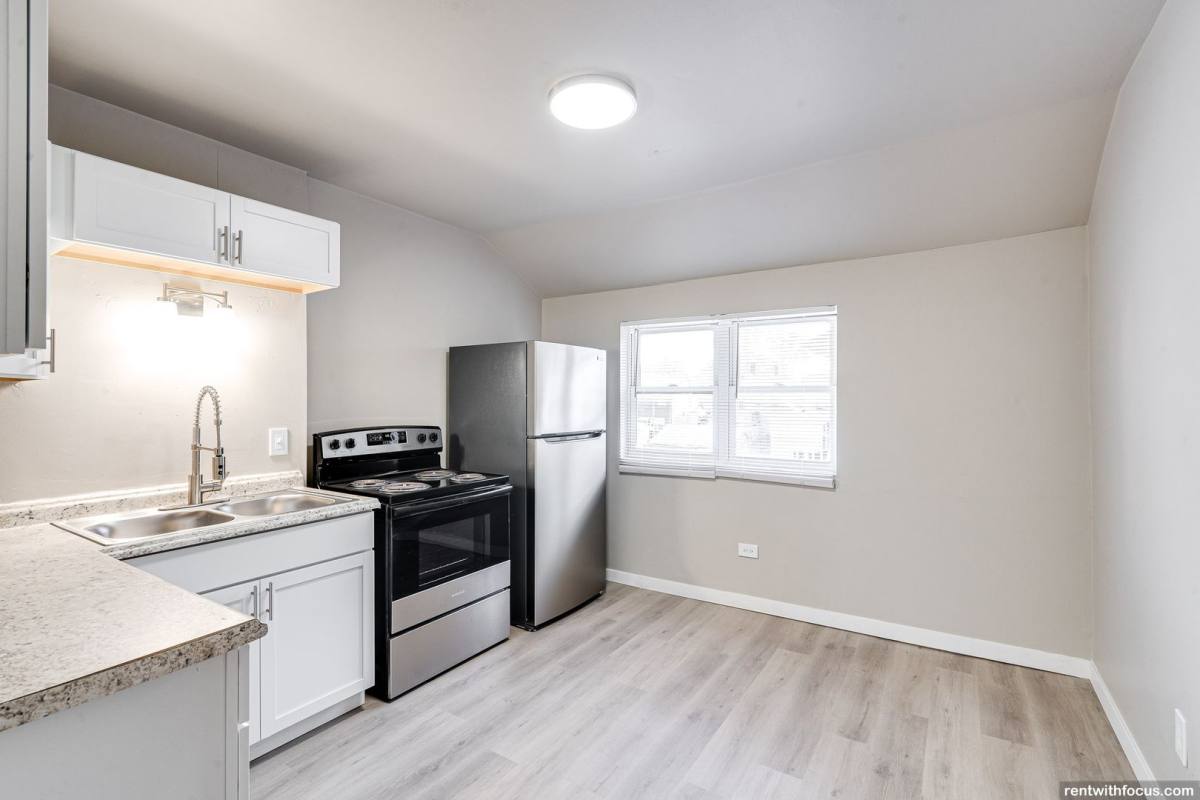 Townhouse for rent at 618 N Ashland Ave, Green Bay, WI 54303