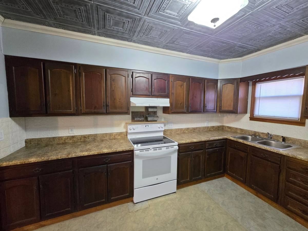 House for rent at 731 Lane St, Clay Center, KS 67432