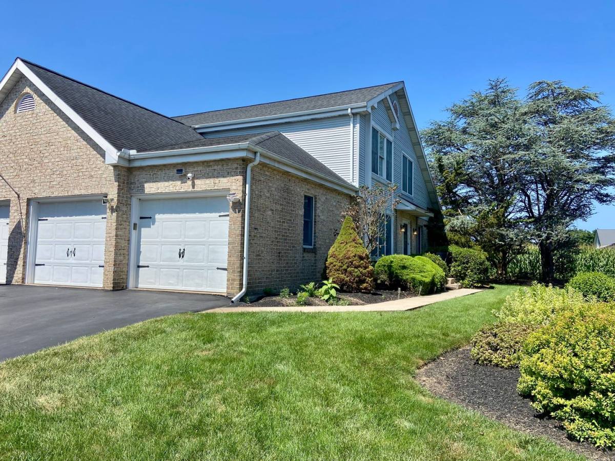 Townhouse for rent at 117 Stone Hedge Court, Lebanon, PA 17042