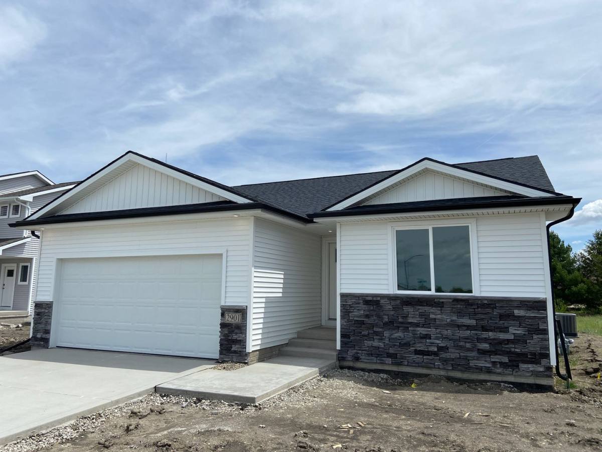 House for rent at 2901 3rd Ave SW, Altoona, IA 50009