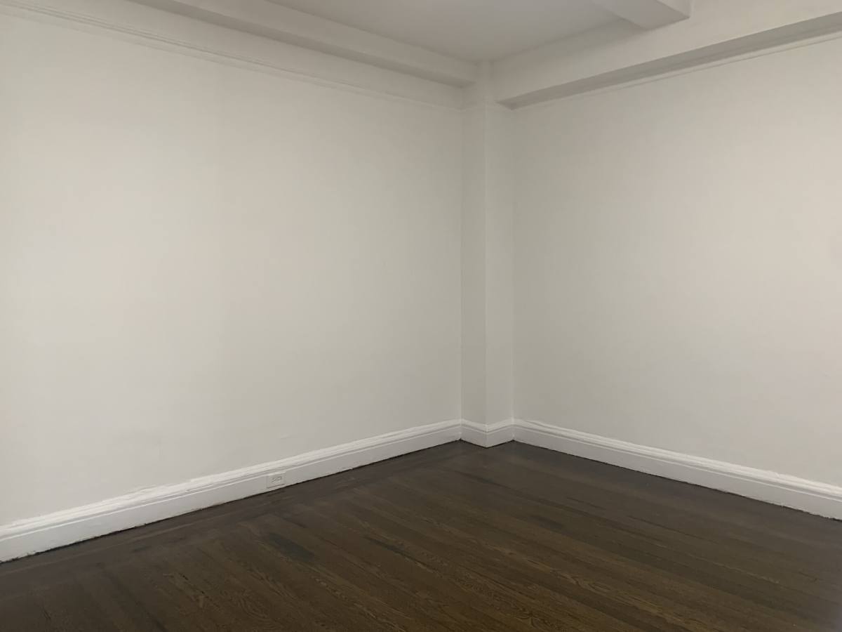 Apartment for rent at 140 E 46th St #6B, New York, NY 10017