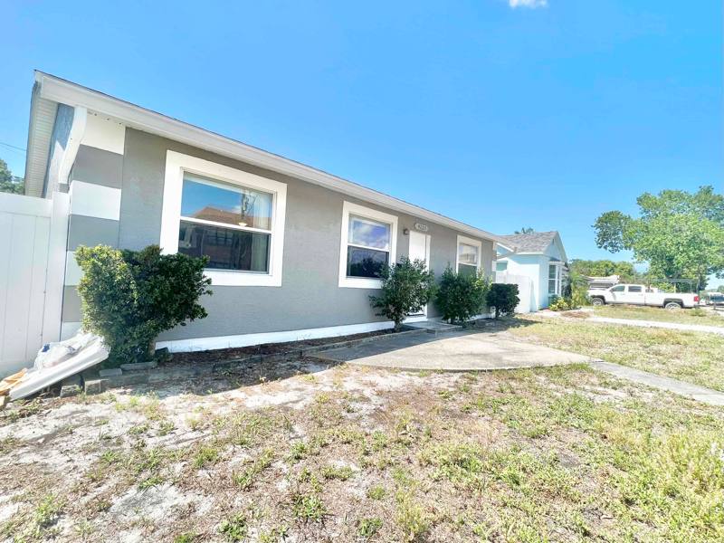 House for rent at 4220 38th Ave N, Saint Petersburg, FL 33713