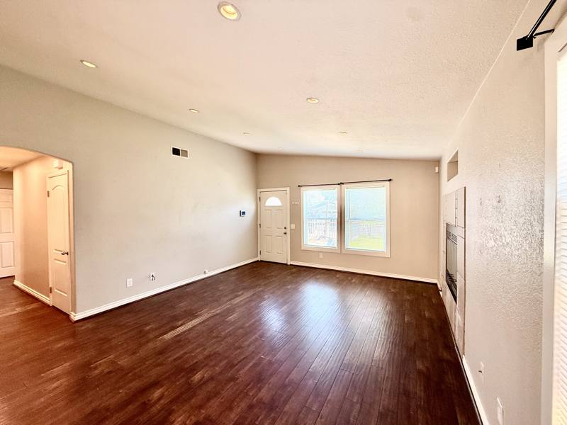 House for rent at 932 Blossom Hill Dr, Corona, CA 92878