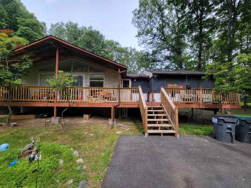 House for rent at 141 Roundhill Rd, Dingmans Ferry, PA 18328