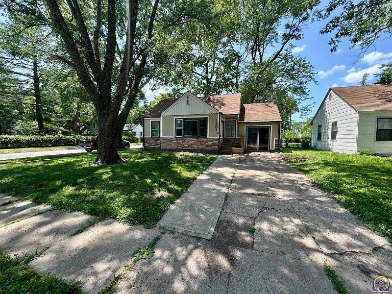 House for rent at 1301 NE Arter, Topeka, KS 66616