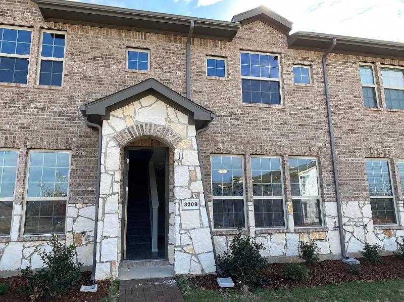 Townhouse for rent at 3209 Solona Circle, Denton, TX 76207